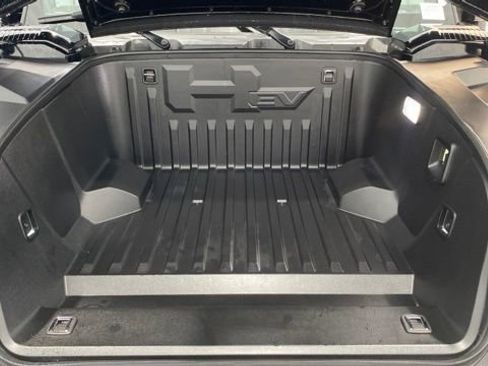 Used 2025 GMC Hummer EV 2X image 9