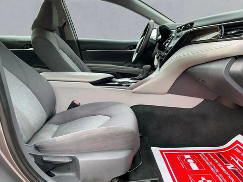 Used 2020 Toyota Camry LE w/ Carpet Mat Package image 21