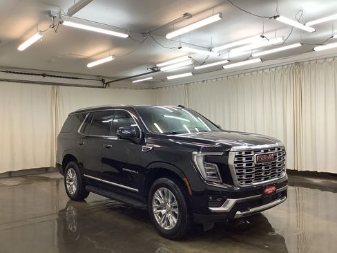 Used 2025 GMC Yukon Denali AWD/4WD image 3