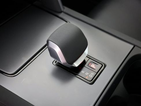 Used 2024 Land Rover Discovery Sport S image 6