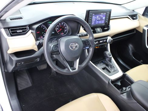Used 2021 Toyota RAV4 XLE Premium FWD image 13