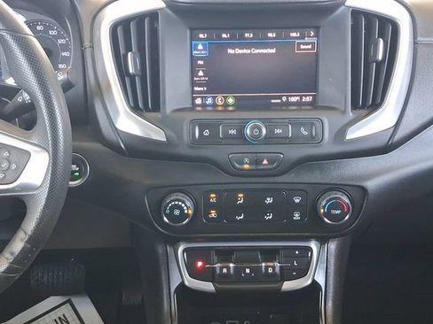 Used 2024 GMC Terrain SLE w/ Elevation Edition FWD image 4
