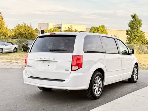 Used 2016 Dodge Grand Caravan SE FWD image 8