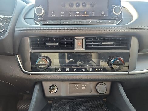 Used 2024 Nissan Rogue SV image 16