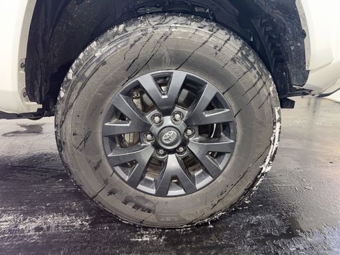 Used 2023 Toyota Tacoma SR5 w/ Technology Package image 9