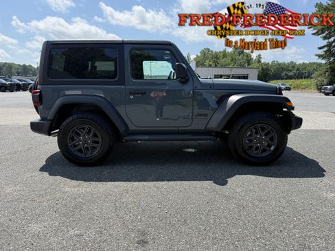 Used 2025 Jeep Wrangler Sport AWD/4WD image 9