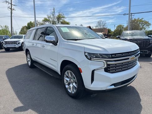 Used 2023 Chevrolet Suburban Premier image 7