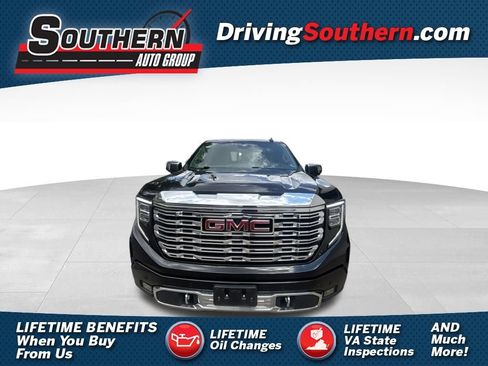 Used 2023 GMC Sierra 1500 Denali w/ Technology Package AWD/4WD image 1