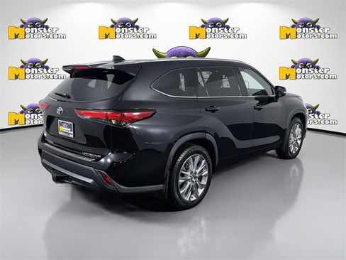 Used 2022 Toyota Highlander Limited image 5