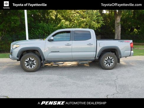 Used 2018 Toyota Tacoma TRD Off-Road AWD/4WD image 2