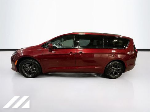 Used 2020 Chrysler Pacifica Touring-L w/ S Appearance Package FWD image 8
