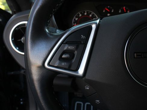 Used 2021 Chevrolet Camaro LT w/ Technology Package image 21