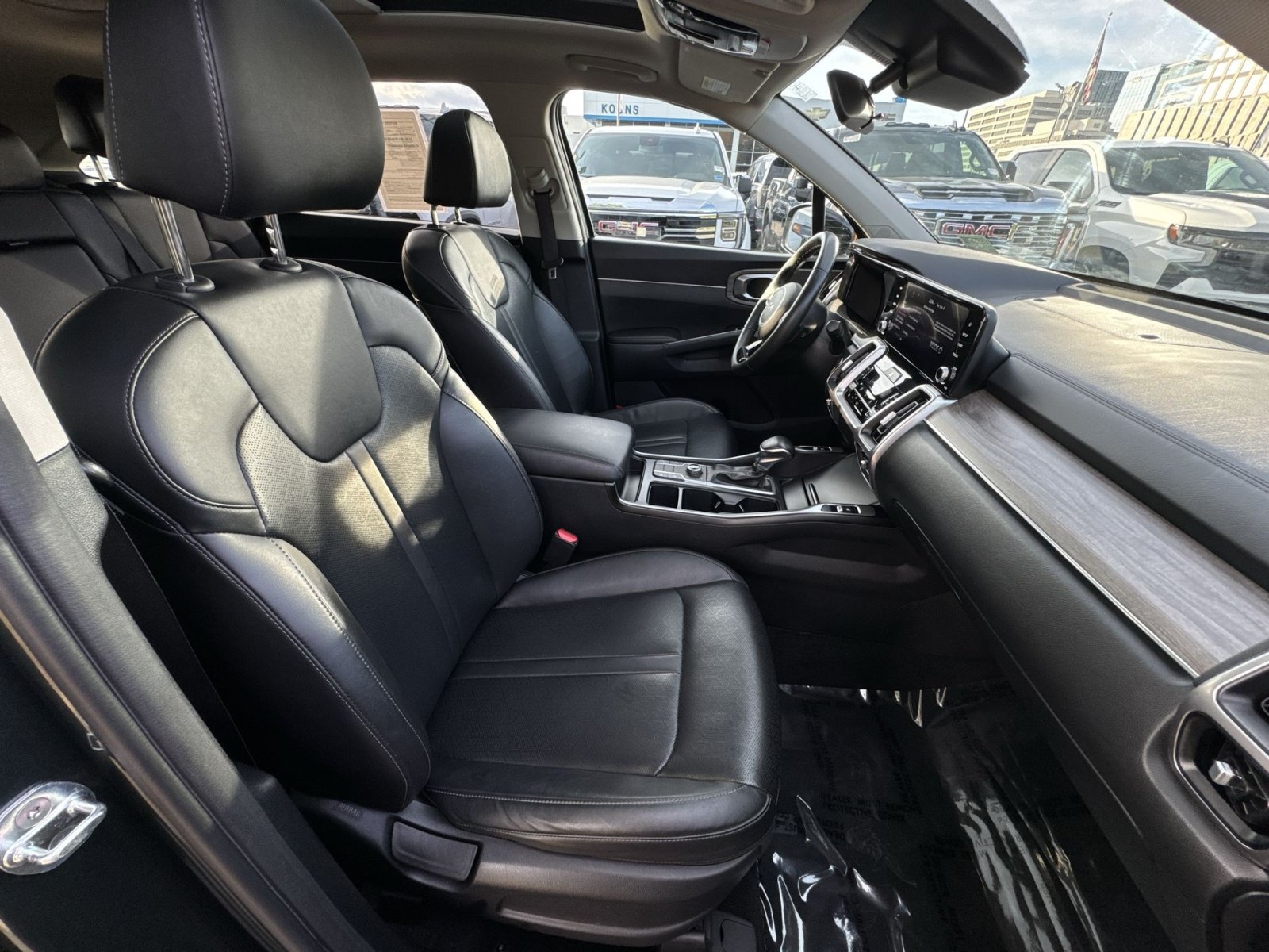 Used 2023 Kia Sorento S w/ Panoramic Sunroof Package AWD/4WD image 25