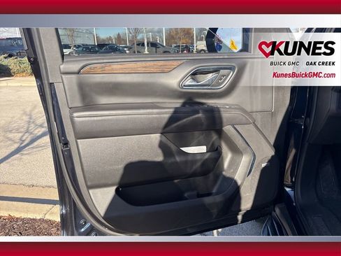 Used 2023 Chevrolet Suburban Premier image 8