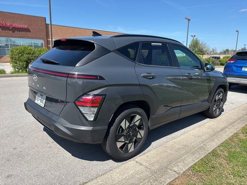 Used 2024 Hyundai Kona SEL image 3