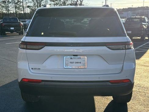 Used 2026 Jeep Grand Cherokee Limited w/ Limited Altitude Package RWD image 9