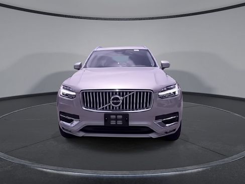 Certified 2025 Volvo XC90 B5 Core AWD/4WD image 3