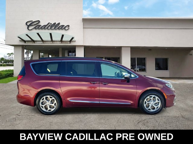 Used 2023 Chrysler Pacifica Limited FWD image 7