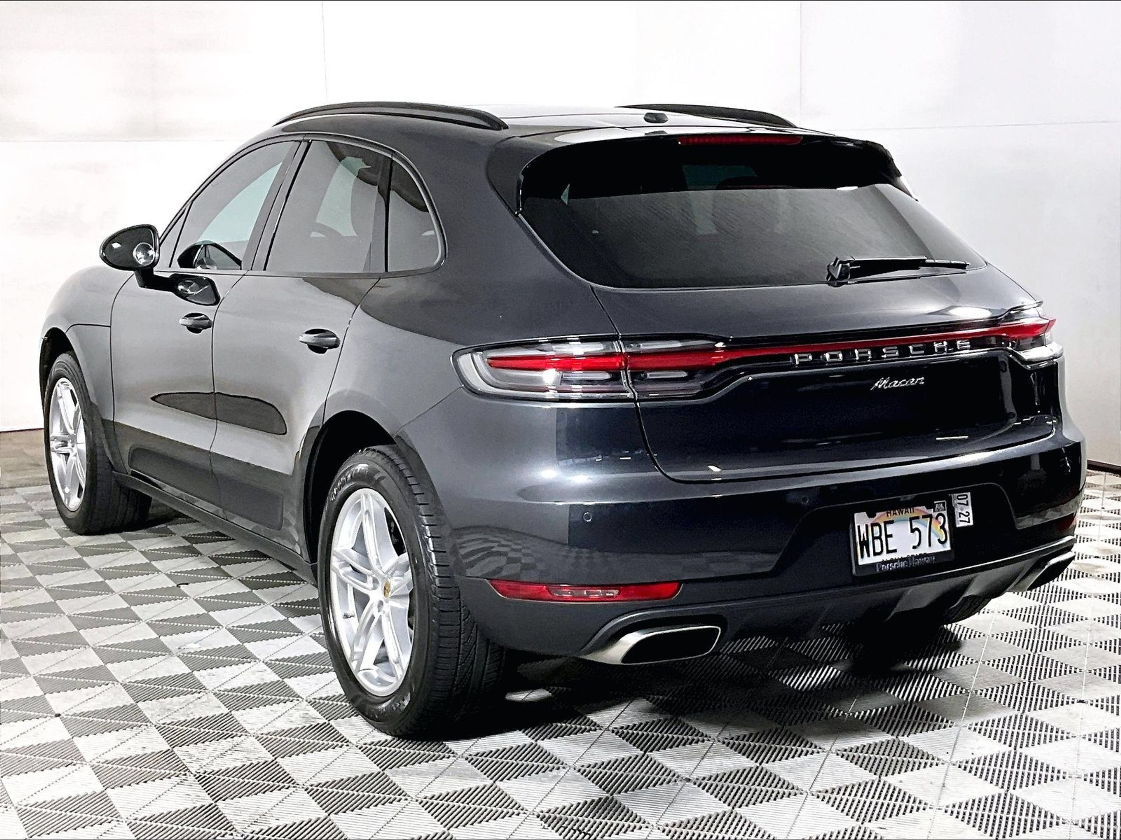 Certified 2020 Porsche Macan AWD/4WD image 3