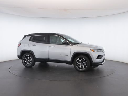Used 2026 Jeep Compass Limited image 28