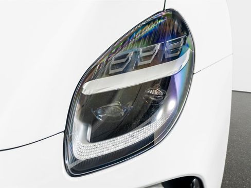 Used 2025 Aston Martin V8 Vantage Coupe RWD image 16