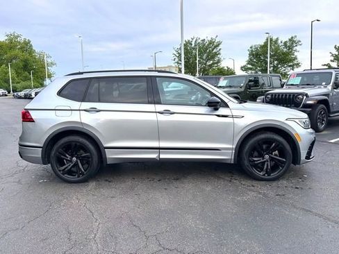 Used 2023 Volkswagen Tiguan SE R-Line FWD image 11