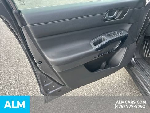 Used 2025 Nissan Pathfinder SV FWD image 11