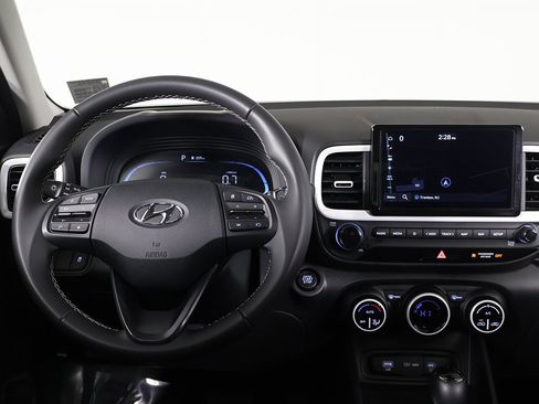 Certified 2025 Hyundai Venue Limited image 28