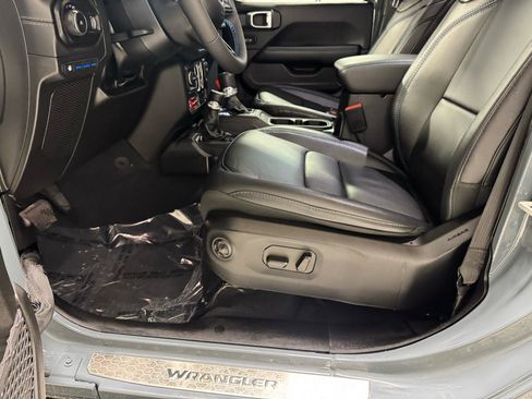 Used 2024 Jeep Wrangler Unlimited Rubicon 4xe image 15