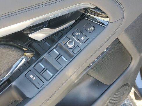 Used 2020 Land Rover Range Rover Evoque R-Dynamic SE AWD/4WD image 22