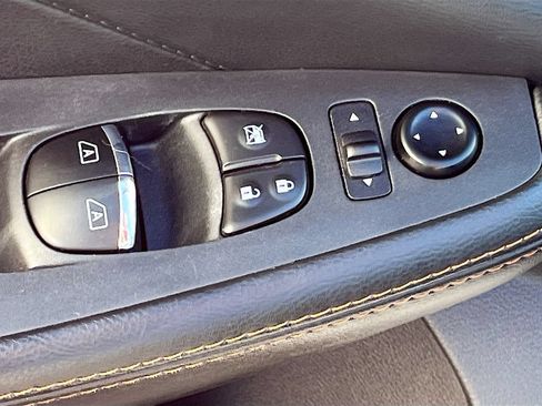 Used 2022 Nissan Maxima SR w/ Sport Mat Group FWD image 18