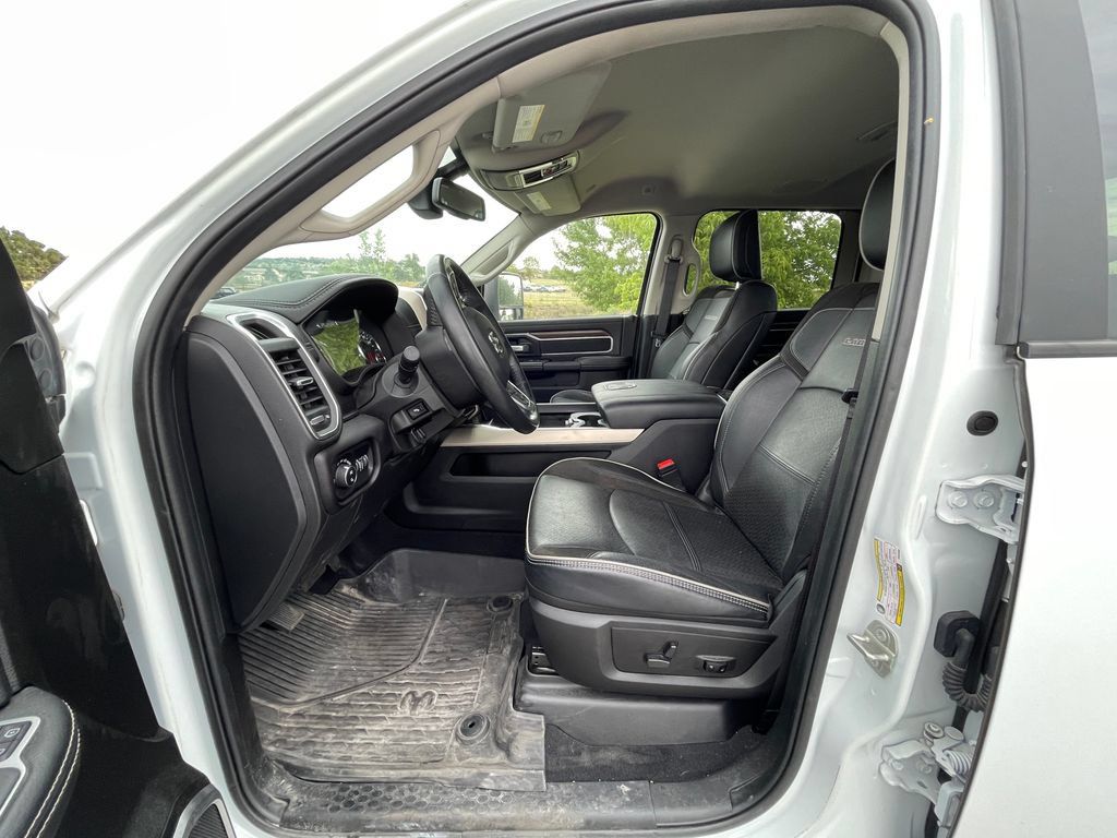 Used 2023 RAM 3500 Laramie AWD/4WD image 3
