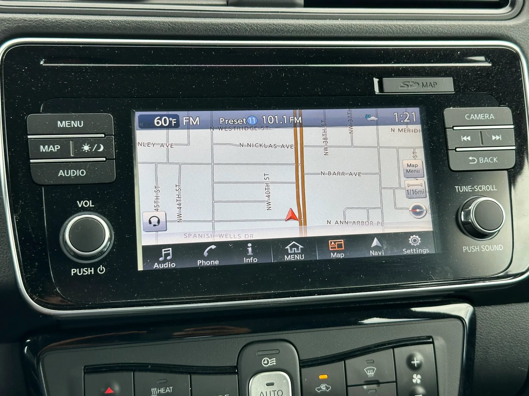 Used 2018 Nissan Leaf SV w/ SV Technology Package FWD image 29