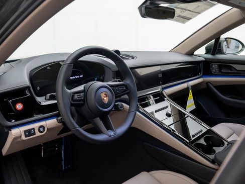 New 2026 Porsche Panamera 4 image 4