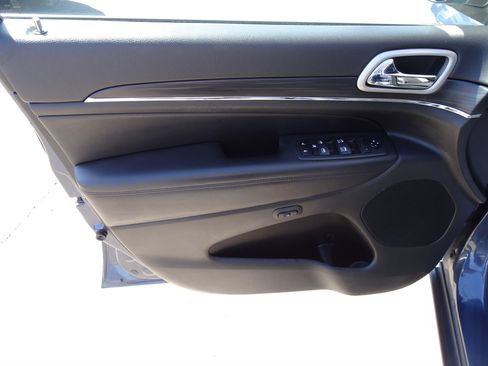 Used 2020 Jeep Grand Cherokee Limited image 13