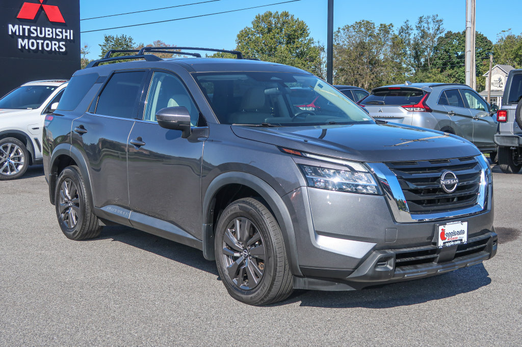 Used 2022 Nissan Pathfinder SV AWD/4WD image 1