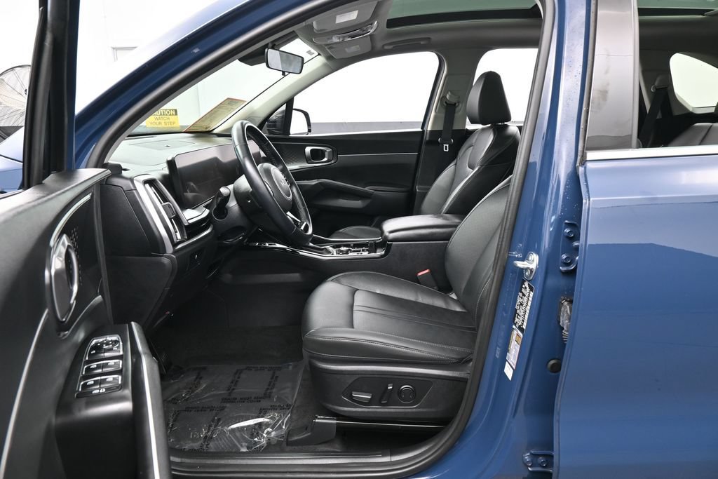 Used 2025 Kia Sorento S w/ Panoramic Sunroof Package FWD image 11