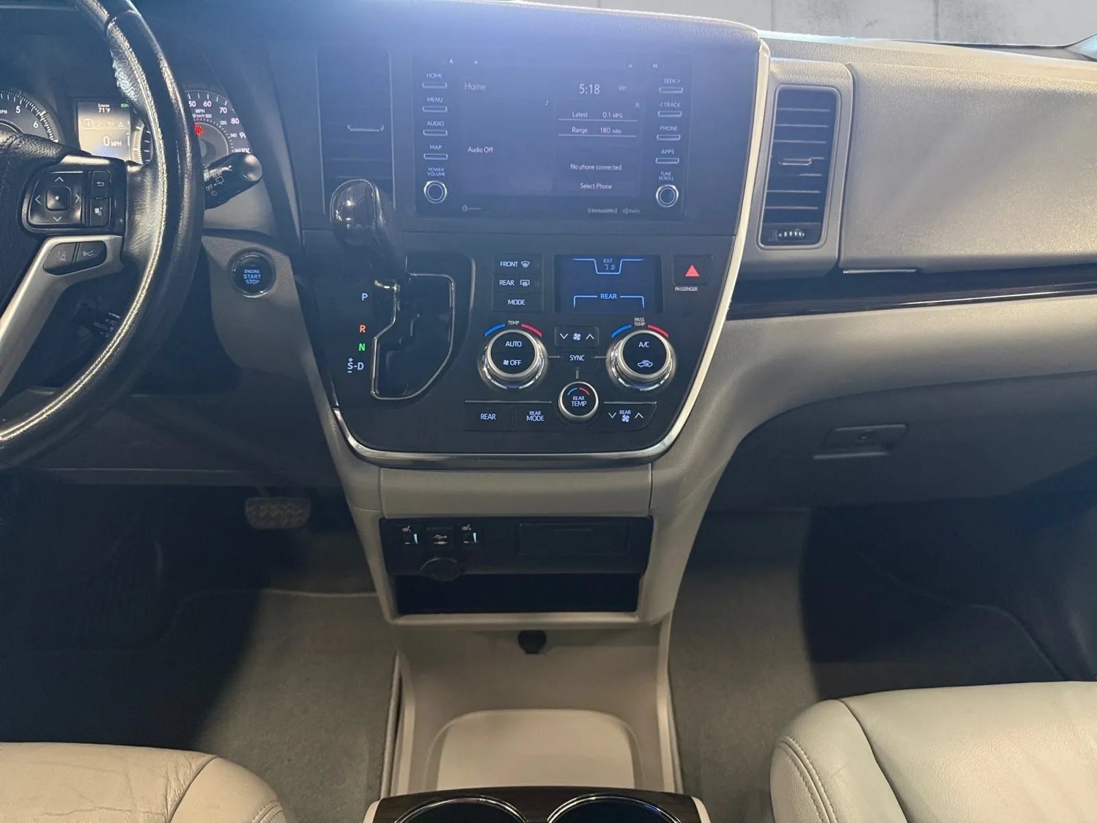 Used 2019 Toyota Sienna XLE FWD image 17