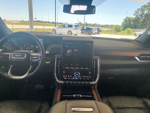 Used 2025 GMC Yukon Denali RWD image 15