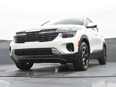 Used 2024 Kia Seltos EX image 54