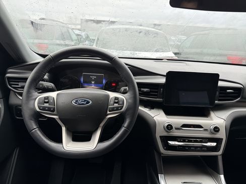 Used 2023 Ford Explorer XLT w/ Equipment Group 202A image 11