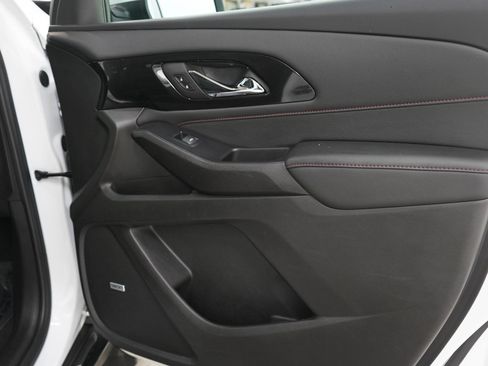Used 2022 Chevrolet Traverse RS w/ LPO, Floor Liner Package AWD/4WD image 9