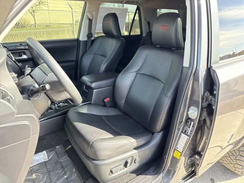 Used 2021 Toyota 4Runner Venture image 11