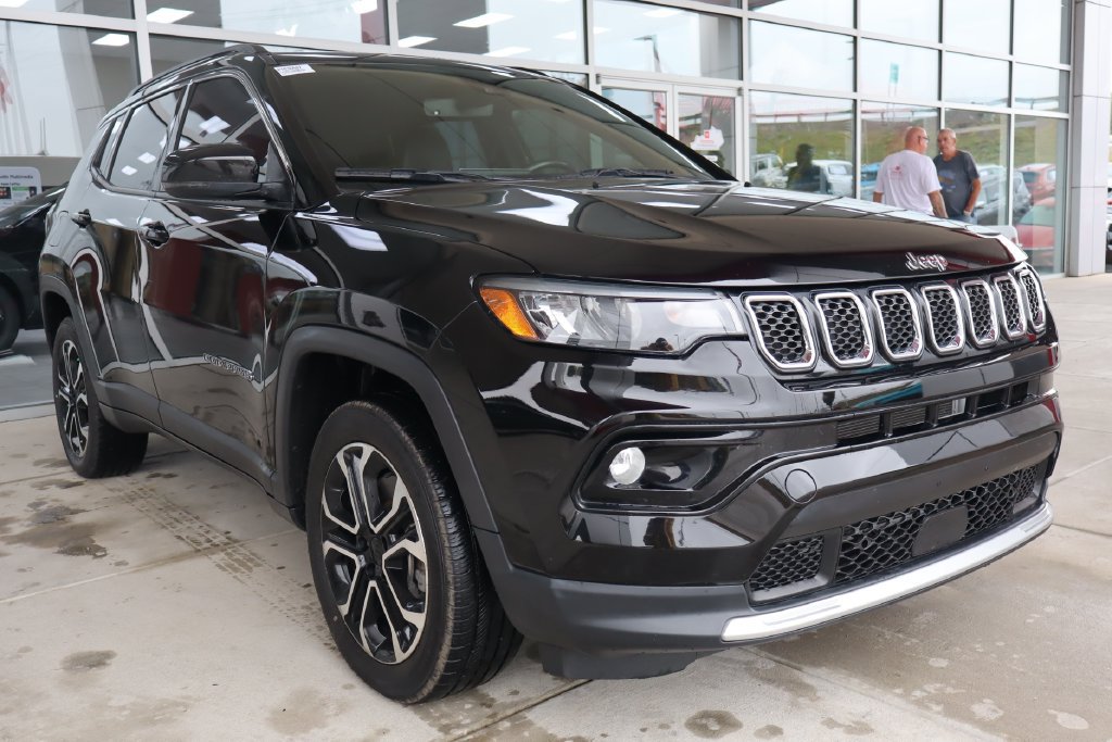 Used 2023 Jeep Compass Limited AWD/4WD image 1