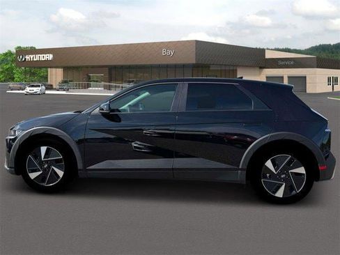 New 2025 Hyundai Ioniq 5 SE image 3