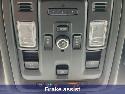 Used 2023 GMC Yukon SLT w/ SLT Premium Package AWD/4WD image 30