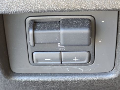Used 2023 Chevrolet Colorado LT w/ LT Convenience Package III RWD image 12