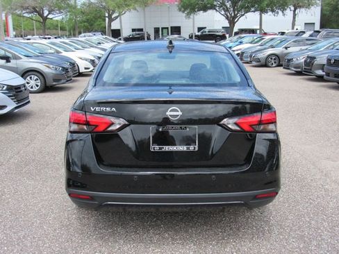 Certified 2025 Nissan Versa SV image 4