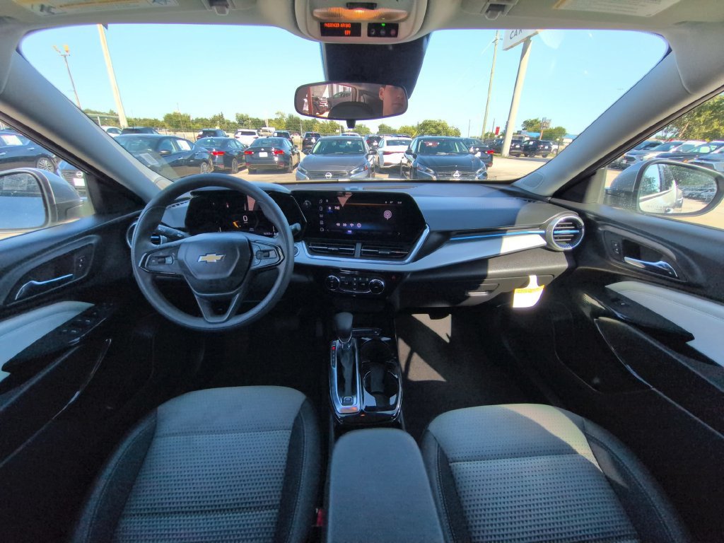 Used 2026 Chevrolet Trax LT FWD image 25