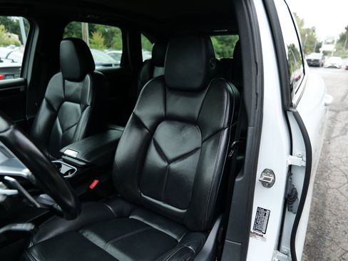 Used 2016 Porsche Cayenne image 17